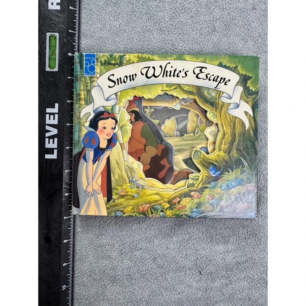 Vintage 1994 Disney Mouse Work Snow White's Escape Slide-N-Show Board Book Bluth